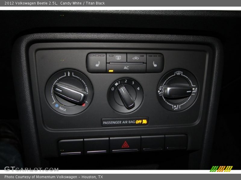 Candy White / Titan Black 2012 Volkswagen Beetle 2.5L