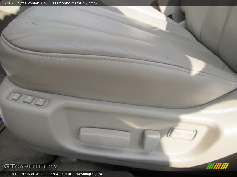 Desert Sand Metallic / Ivory 2002 Toyota Avalon XLS