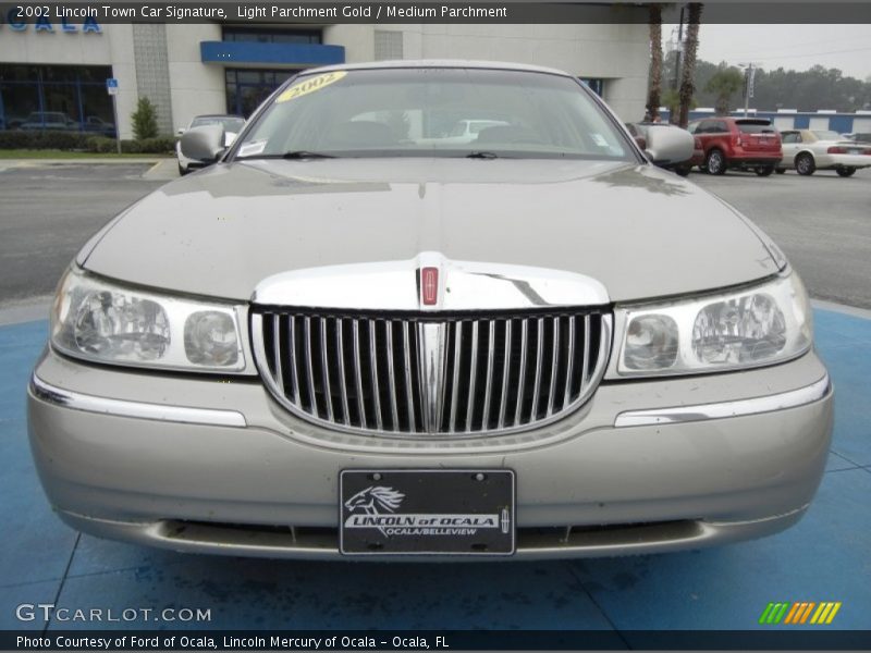 Light Parchment Gold / Medium Parchment 2002 Lincoln Town Car Signature