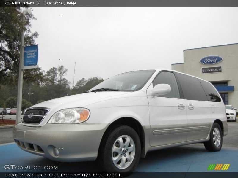 Clear White / Beige 2004 Kia Sedona EX