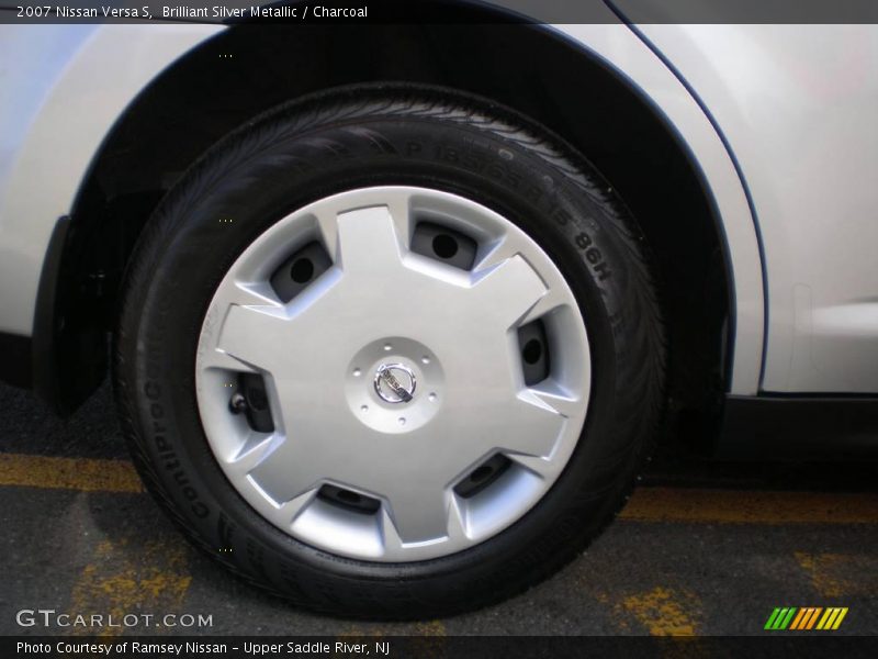 Brilliant Silver Metallic / Charcoal 2007 Nissan Versa S