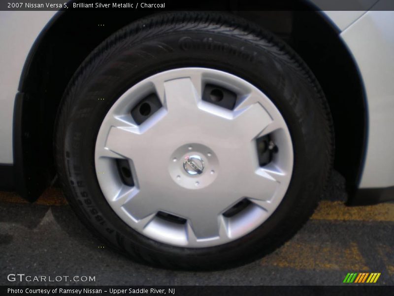 Brilliant Silver Metallic / Charcoal 2007 Nissan Versa S