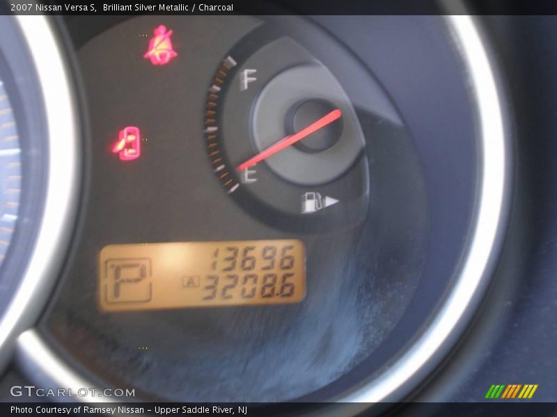 Brilliant Silver Metallic / Charcoal 2007 Nissan Versa S