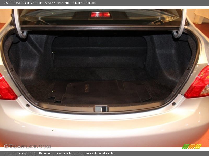 Silver Streak Mica / Dark Charcoal 2011 Toyota Yaris Sedan