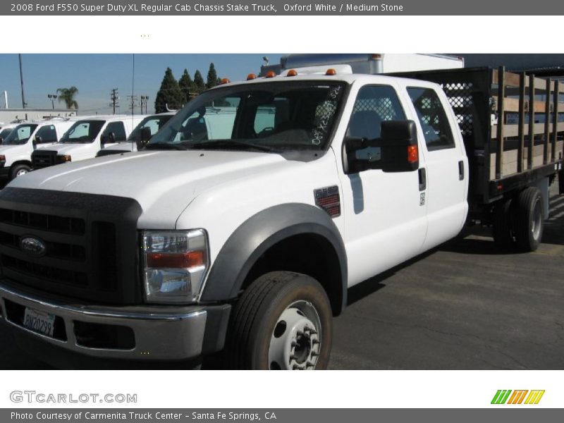 Oxford White / Medium Stone 2008 Ford F550 Super Duty XL Regular Cab Chassis Stake Truck