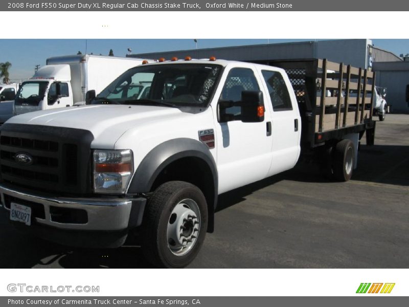 Oxford White / Medium Stone 2008 Ford F550 Super Duty XL Regular Cab Chassis Stake Truck