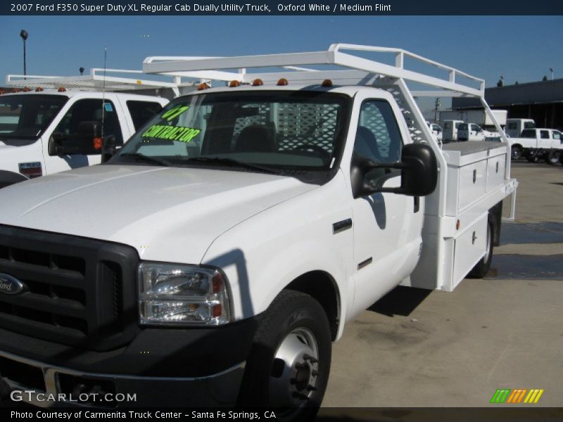 Oxford White / Medium Flint 2007 Ford F350 Super Duty XL Regular Cab Dually Utility Truck
