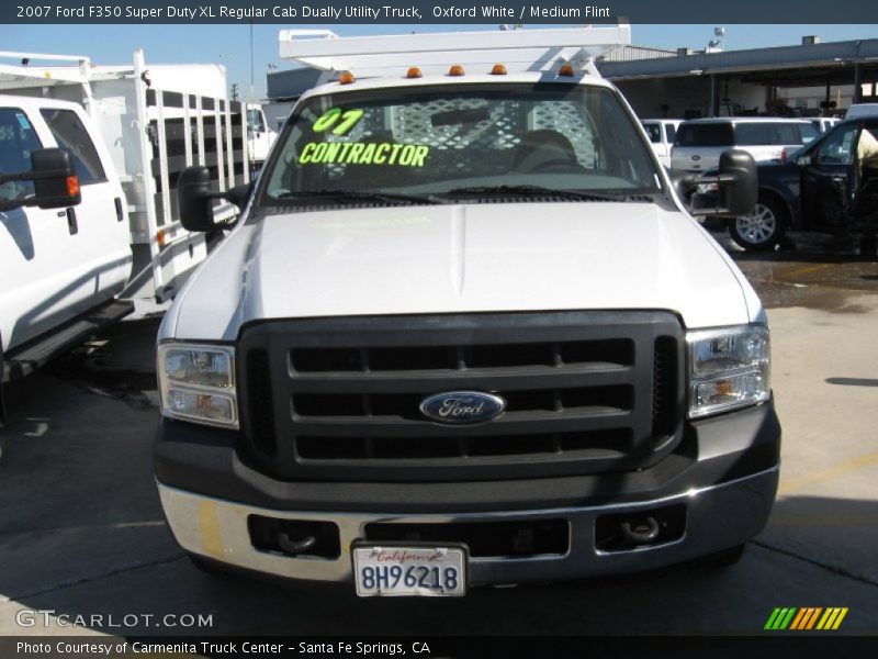 Oxford White / Medium Flint 2007 Ford F350 Super Duty XL Regular Cab Dually Utility Truck