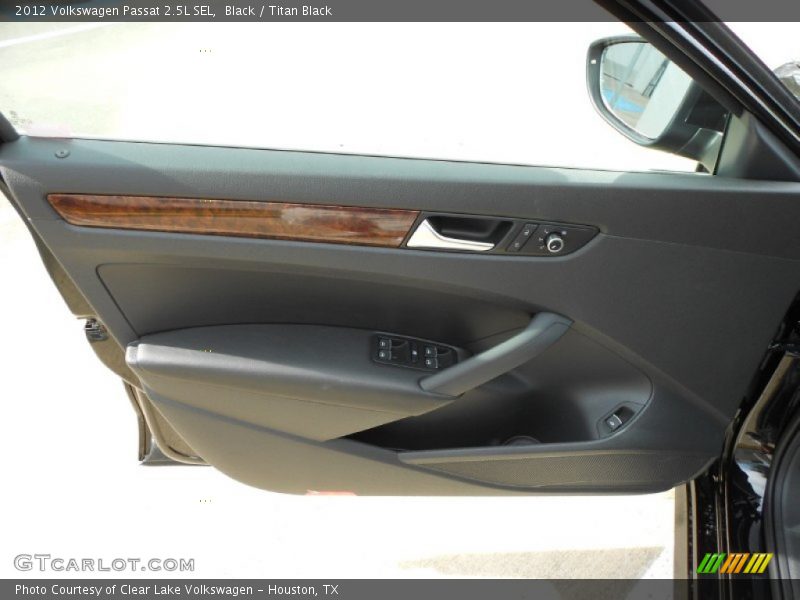 Black / Titan Black 2012 Volkswagen Passat 2.5L SEL