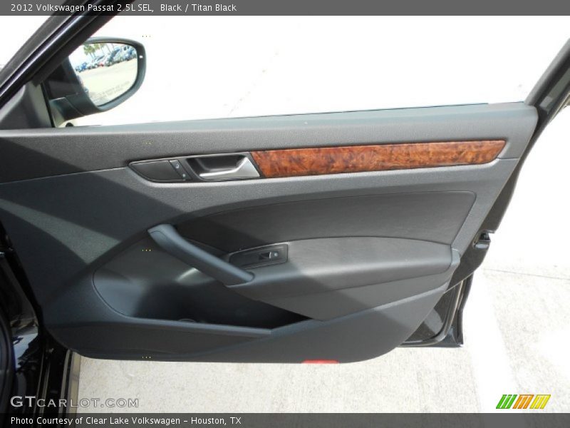 Black / Titan Black 2012 Volkswagen Passat 2.5L SEL
