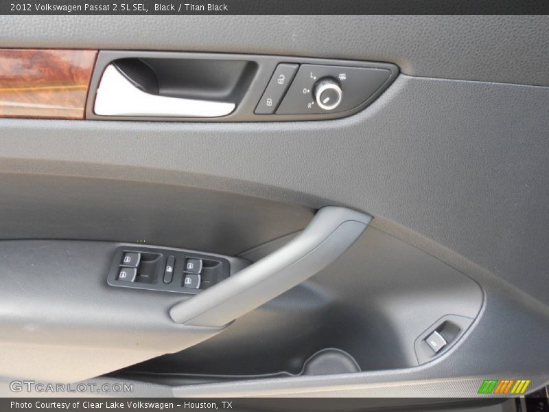 Black / Titan Black 2012 Volkswagen Passat 2.5L SEL