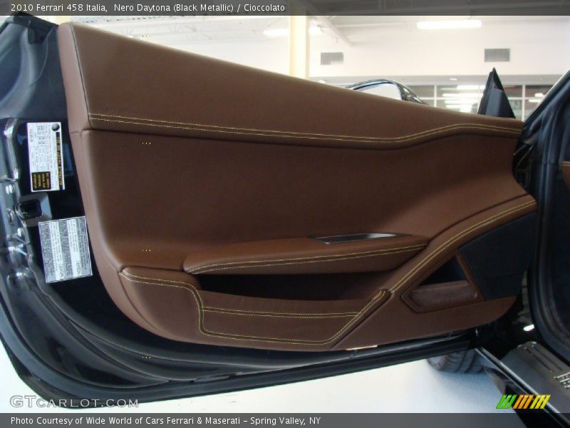 Nero Daytona (Black Metallic) / Cioccolato 2010 Ferrari 458 Italia