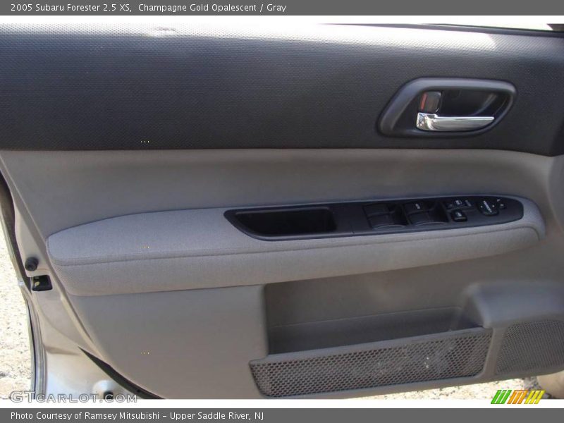 Champagne Gold Opalescent / Gray 2005 Subaru Forester 2.5 XS