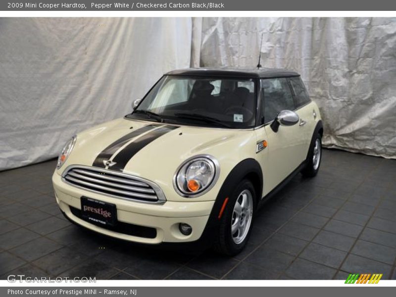 Pepper White / Checkered Carbon Black/Black 2009 Mini Cooper Hardtop