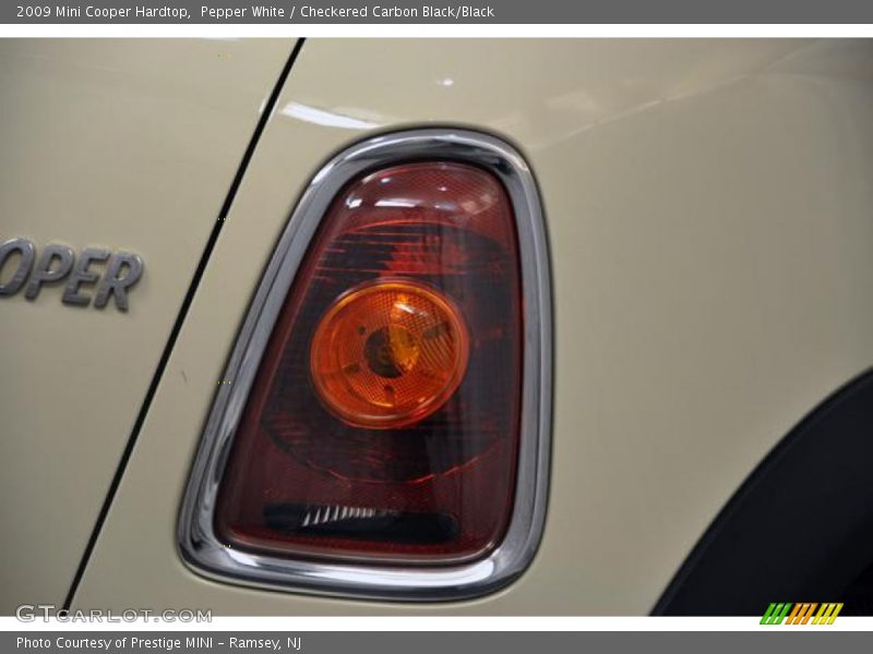Pepper White / Checkered Carbon Black/Black 2009 Mini Cooper Hardtop