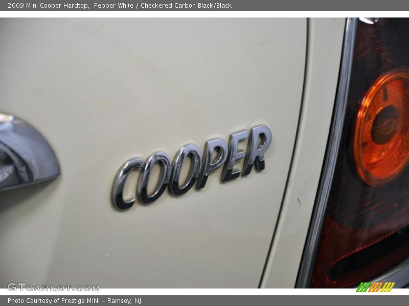 Pepper White / Checkered Carbon Black/Black 2009 Mini Cooper Hardtop
