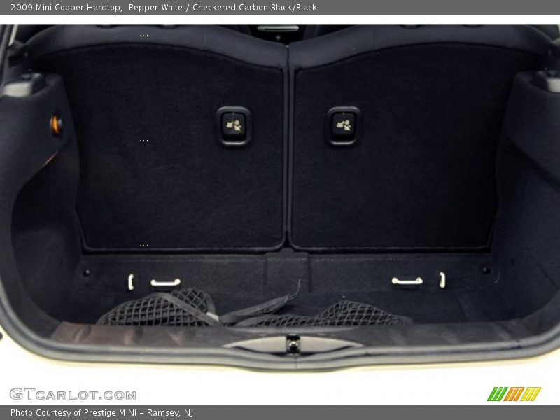 Pepper White / Checkered Carbon Black/Black 2009 Mini Cooper Hardtop