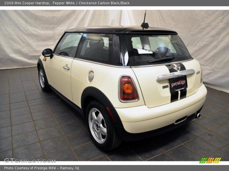 Pepper White / Checkered Carbon Black/Black 2009 Mini Cooper Hardtop