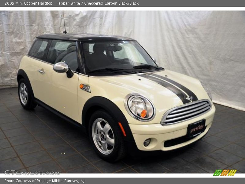 Pepper White / Checkered Carbon Black/Black 2009 Mini Cooper Hardtop