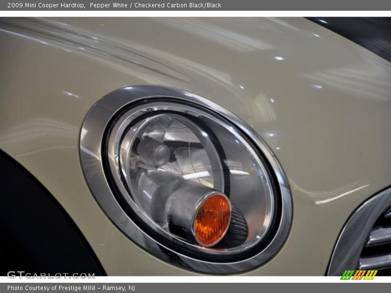 Pepper White / Checkered Carbon Black/Black 2009 Mini Cooper Hardtop