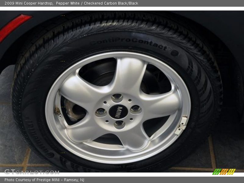 Pepper White / Checkered Carbon Black/Black 2009 Mini Cooper Hardtop