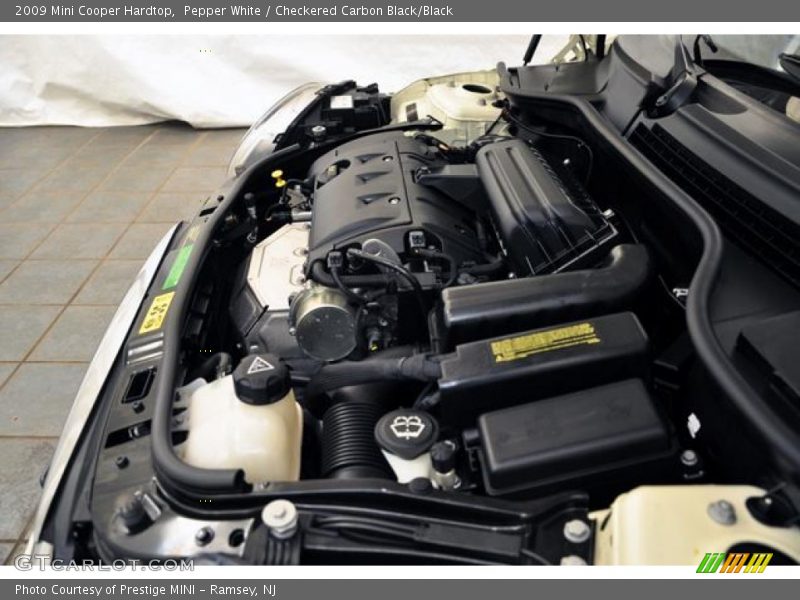 Pepper White / Checkered Carbon Black/Black 2009 Mini Cooper Hardtop