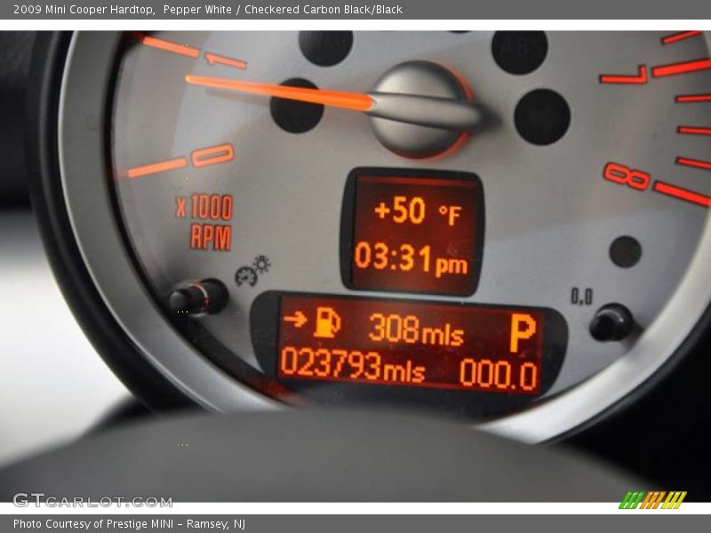 Pepper White / Checkered Carbon Black/Black 2009 Mini Cooper Hardtop