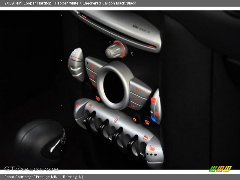 Pepper White / Checkered Carbon Black/Black 2009 Mini Cooper Hardtop