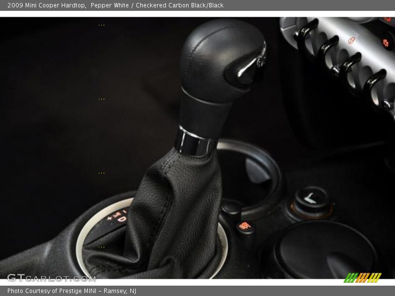 Pepper White / Checkered Carbon Black/Black 2009 Mini Cooper Hardtop