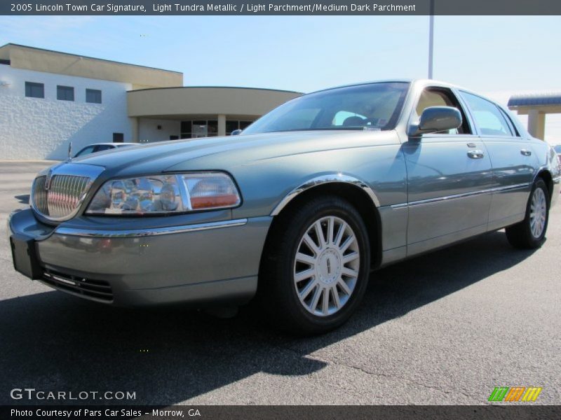 Light Tundra Metallic / Light Parchment/Medium Dark Parchment 2005 Lincoln Town Car Signature