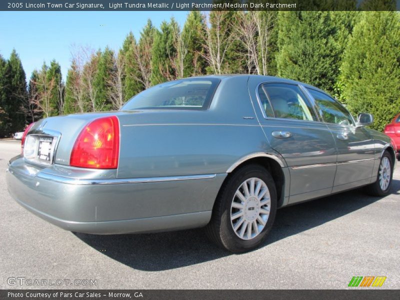 Light Tundra Metallic / Light Parchment/Medium Dark Parchment 2005 Lincoln Town Car Signature