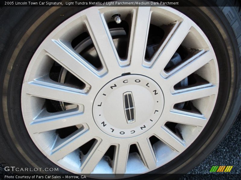 Light Tundra Metallic / Light Parchment/Medium Dark Parchment 2005 Lincoln Town Car Signature