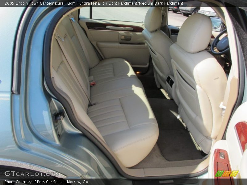 Light Tundra Metallic / Light Parchment/Medium Dark Parchment 2005 Lincoln Town Car Signature