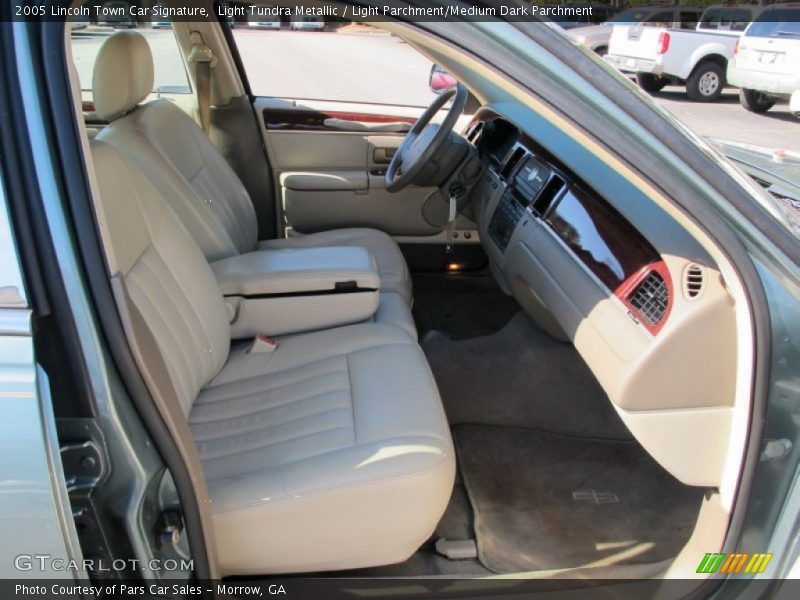 Light Tundra Metallic / Light Parchment/Medium Dark Parchment 2005 Lincoln Town Car Signature