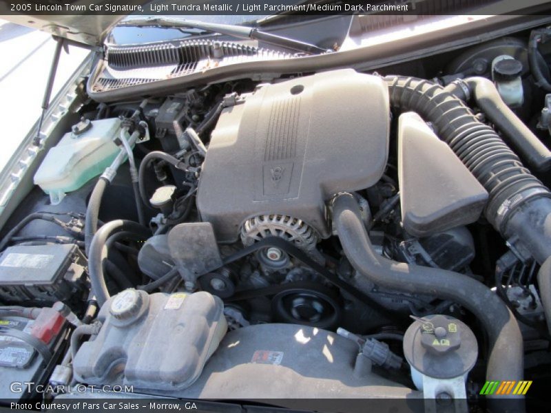 Light Tundra Metallic / Light Parchment/Medium Dark Parchment 2005 Lincoln Town Car Signature