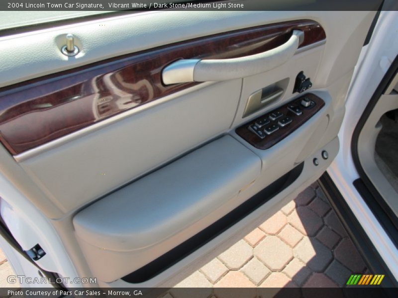 Vibrant White / Dark Stone/Medium Light Stone 2004 Lincoln Town Car Signature