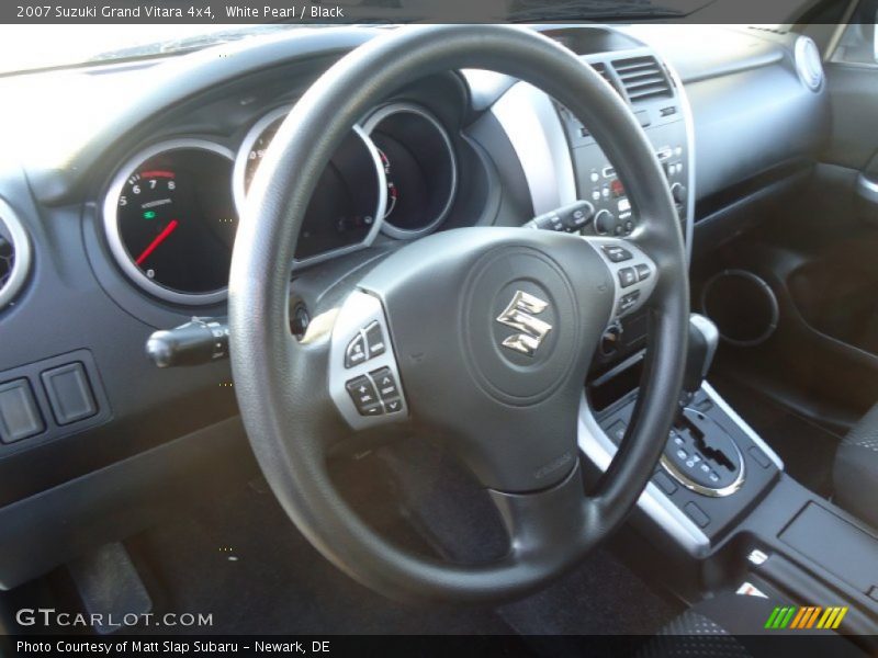 White Pearl / Black 2007 Suzuki Grand Vitara 4x4