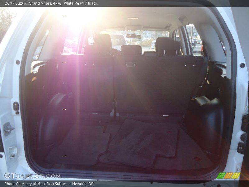 White Pearl / Black 2007 Suzuki Grand Vitara 4x4