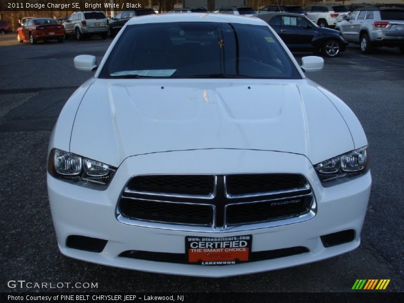 Bright White / Black 2011 Dodge Charger SE