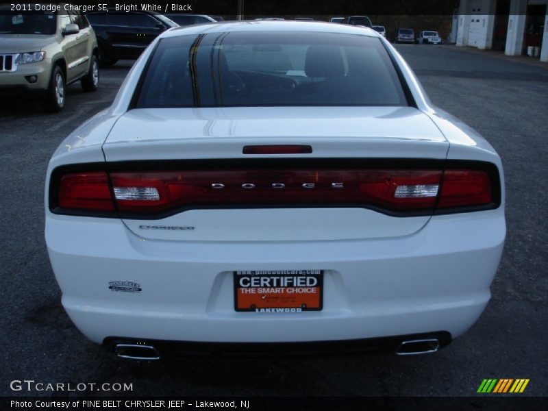 Bright White / Black 2011 Dodge Charger SE