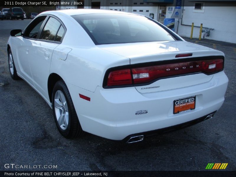 Bright White / Black 2011 Dodge Charger SE