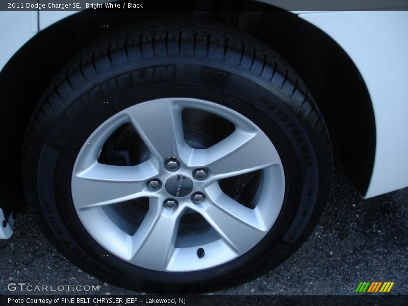 Bright White / Black 2011 Dodge Charger SE