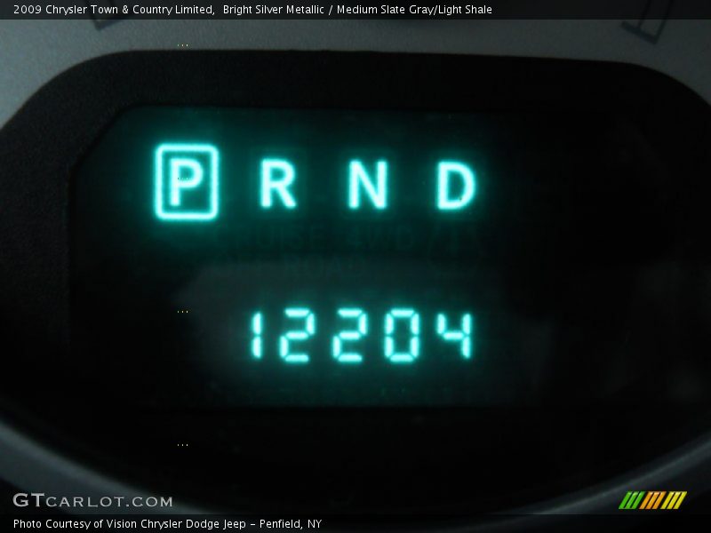 Bright Silver Metallic / Medium Slate Gray/Light Shale 2009 Chrysler Town & Country Limited