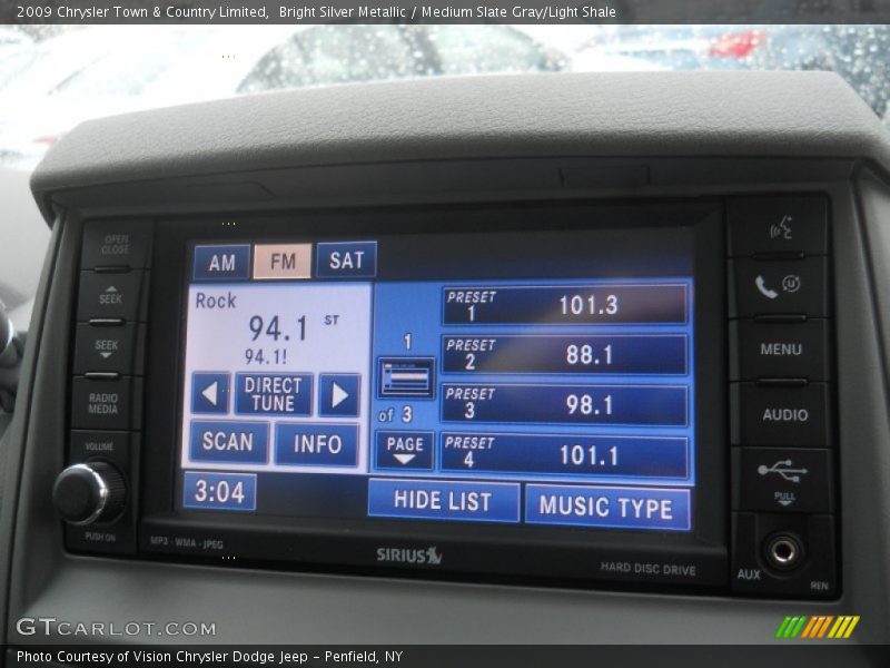 Bright Silver Metallic / Medium Slate Gray/Light Shale 2009 Chrysler Town & Country Limited