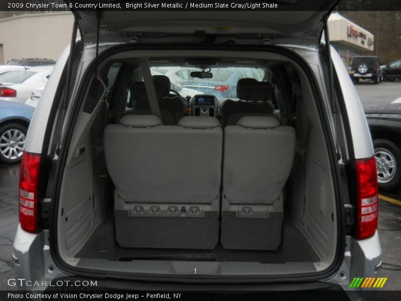 Bright Silver Metallic / Medium Slate Gray/Light Shale 2009 Chrysler Town & Country Limited