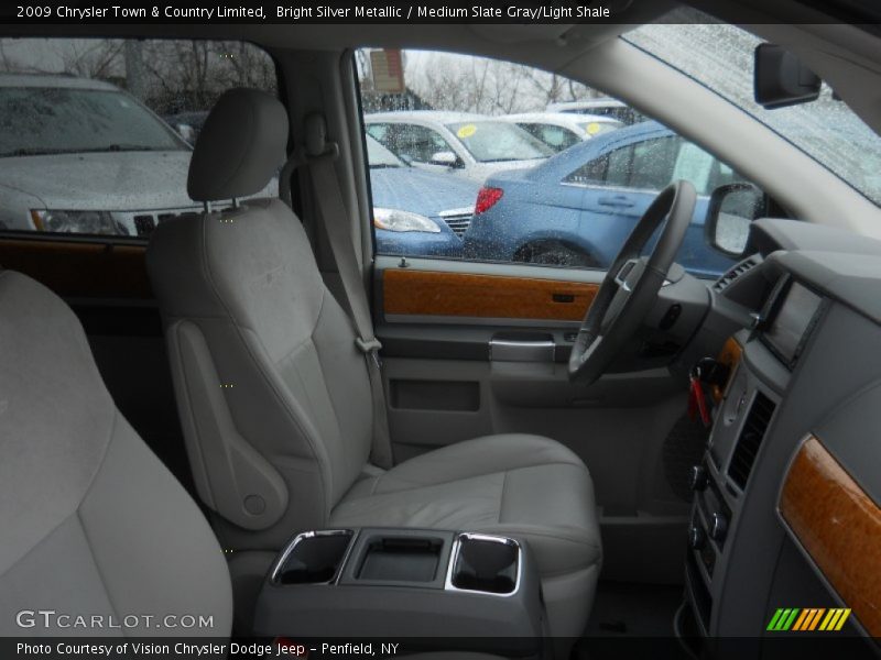 Bright Silver Metallic / Medium Slate Gray/Light Shale 2009 Chrysler Town & Country Limited