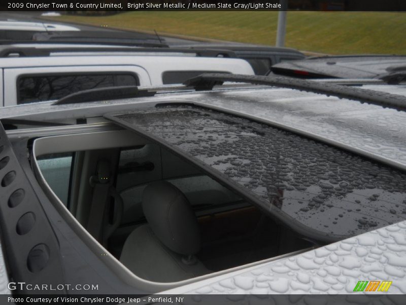 Bright Silver Metallic / Medium Slate Gray/Light Shale 2009 Chrysler Town & Country Limited