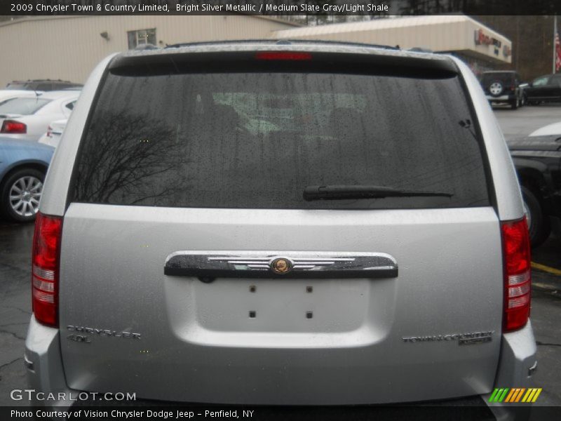 Bright Silver Metallic / Medium Slate Gray/Light Shale 2009 Chrysler Town & Country Limited