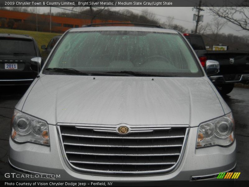 Bright Silver Metallic / Medium Slate Gray/Light Shale 2009 Chrysler Town & Country Limited