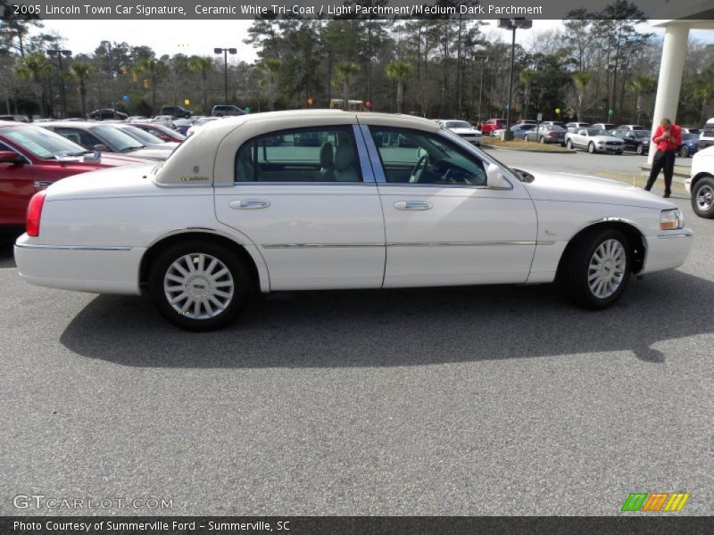 Ceramic White Tri-Coat / Light Parchment/Medium Dark Parchment 2005 Lincoln Town Car Signature